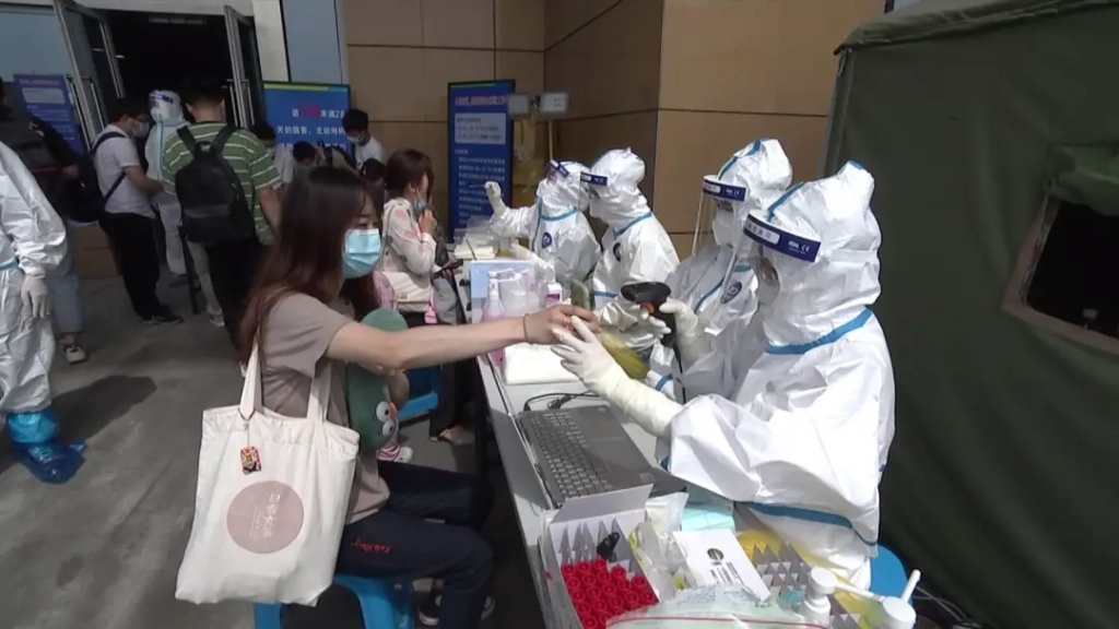 机场防疫！性爱论坛这个小程序太6了！