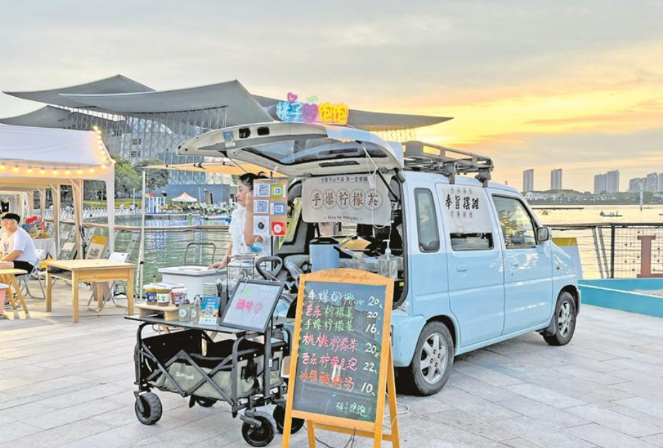 后备厢集市激活新“夜”态 装得下梦想 拉得动经济