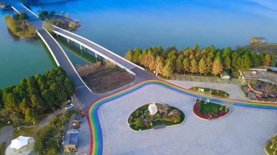 贡湖湾彩虹步道