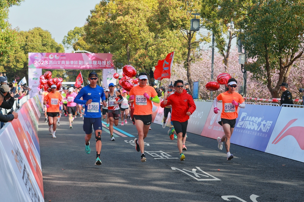 十里桃花，人在画中跑！