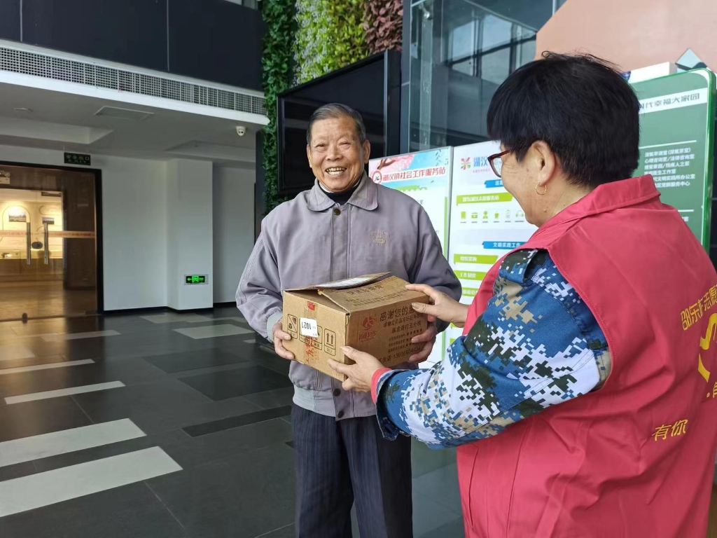 给老人代购食物