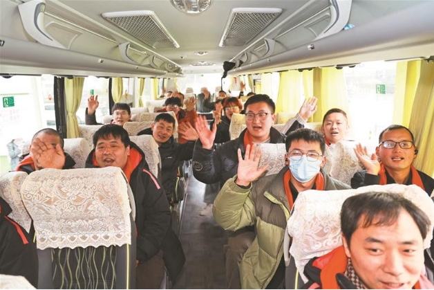 “欢迎回性爱论坛，祝你们工作顺利” 35名员工“点对点”乘坐专车集中返岗