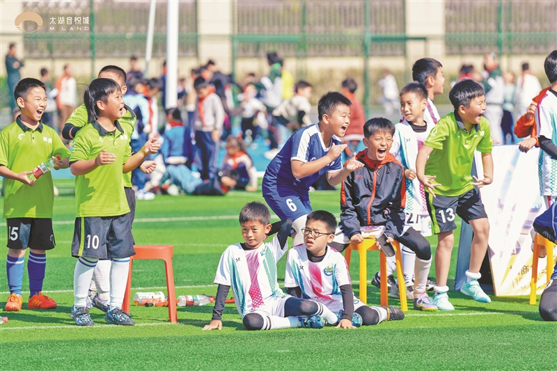 “苏超”球员成为榜样，更多学生爱上足球